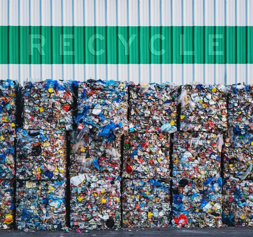 Mixed stacked bales for plastics recycling